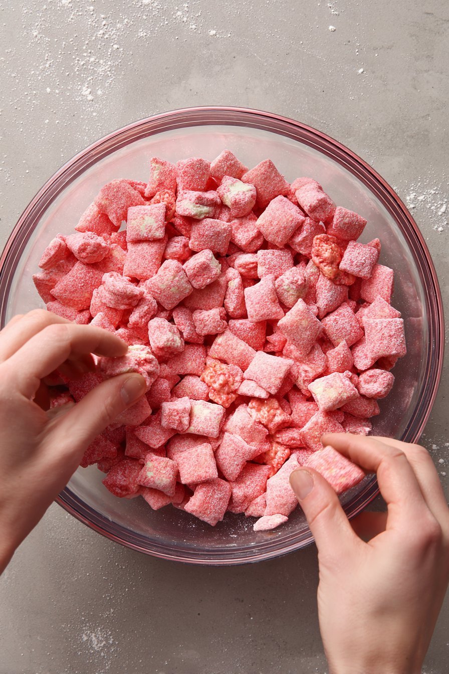 Fluffy Strawberry Shortcake Puppy Chow instructions process